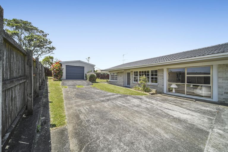 Photo of property in 2/52 Galsworthy Place, Bucklands Beach, Auckland, 2014