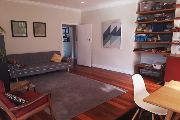 Photo of property in 73 Hungerford Road, Houghton Bay, Wellington, 6023