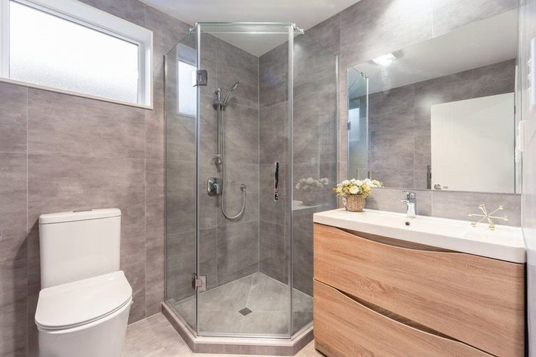 Photo of property in 14a Crystal Avenue, Glendene, Auckland, 0602