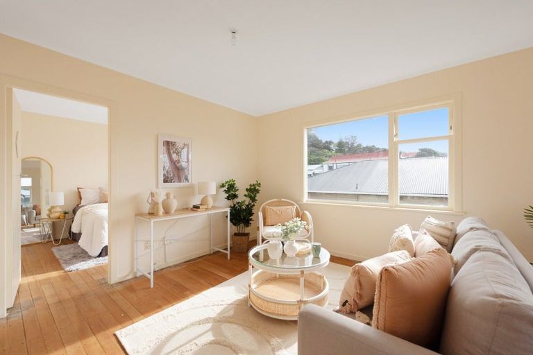 Photo of property in 5/139 Queens Drive, Lyall Bay, Wellington, 6022