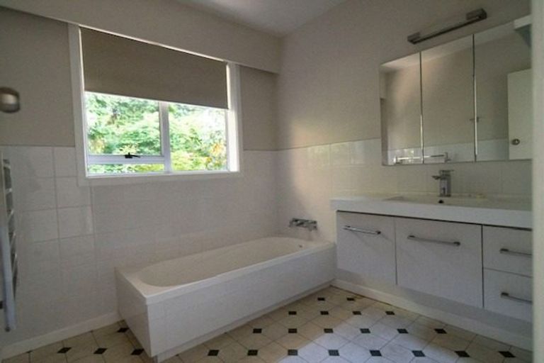 Photo of property in 7 Ilkley Place, Ilam, Christchurch, 8041