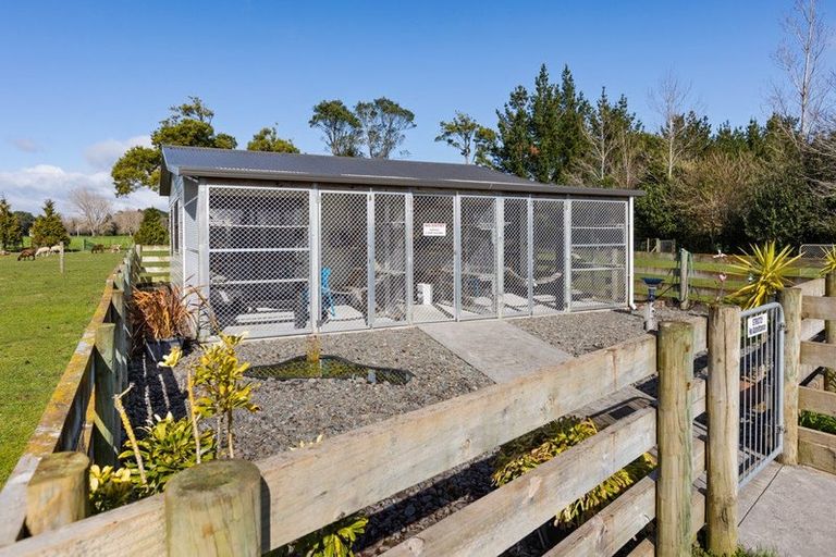 Photo of property in 318 Mountain Road, Lepperton, New Plymouth, 4373
