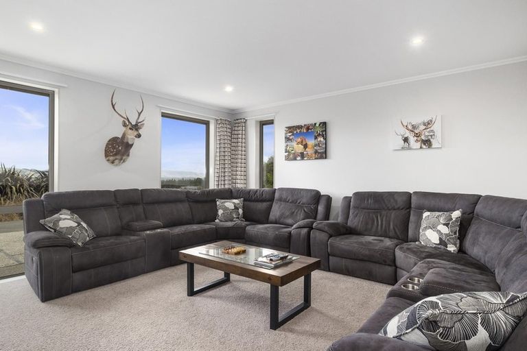 Photo of property in 37 Tara Hills Drive, North Taieri, Mosgiel, 9092