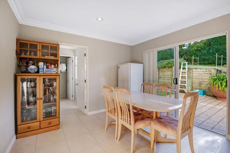 Photo of property in 31 Goldfinch Rise, Unsworth Heights, Auckland, 0632