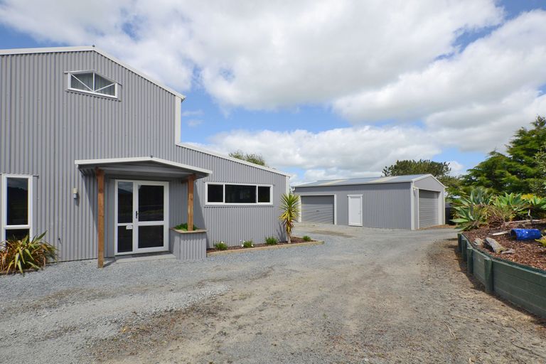 Photo of property in 215 Valley View Road, Otaika, Whangarei, 0170