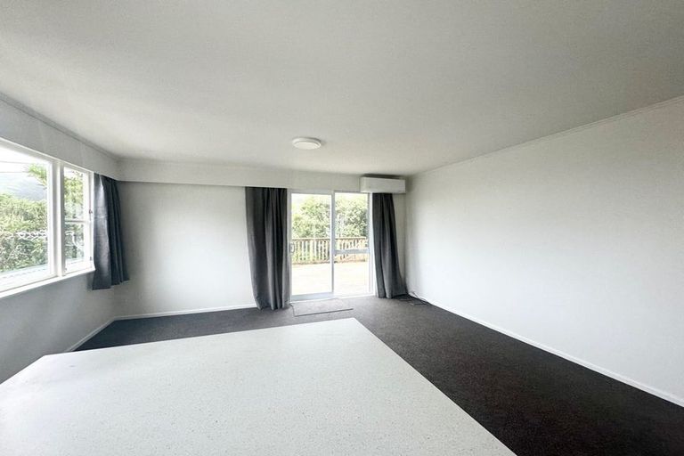 Photo of property in 5a Chaucer Way, Karori, Wellington, 6012