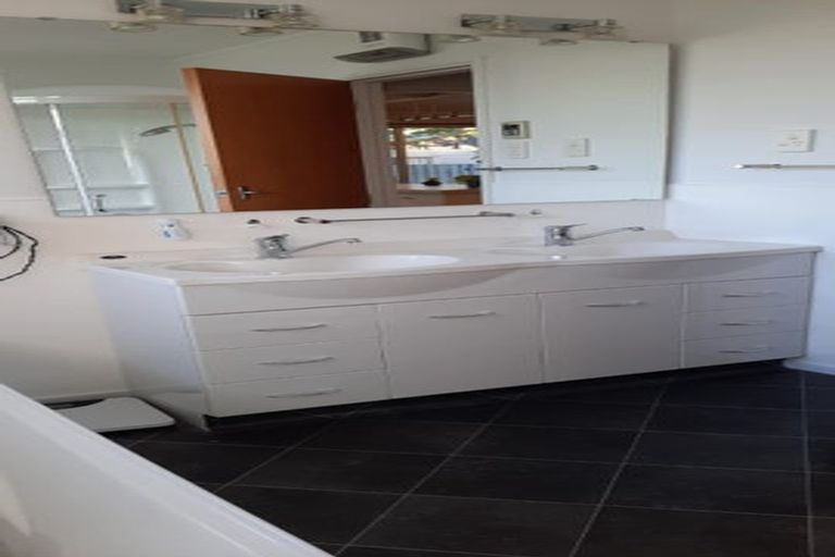 Photo of property in 11 Beaumont Place, Westbrook, Palmerston North, 4412