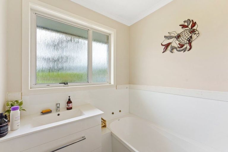 Photo of property in 921 State Highway 1, Te Horo, Otaki, 5581
