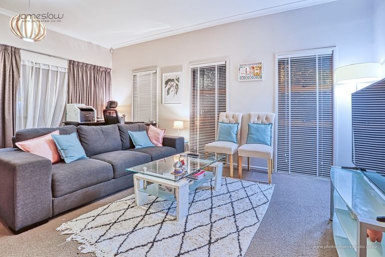 Photo of property in 12 Walmer Road, Point Chevalier, Auckland, 1022