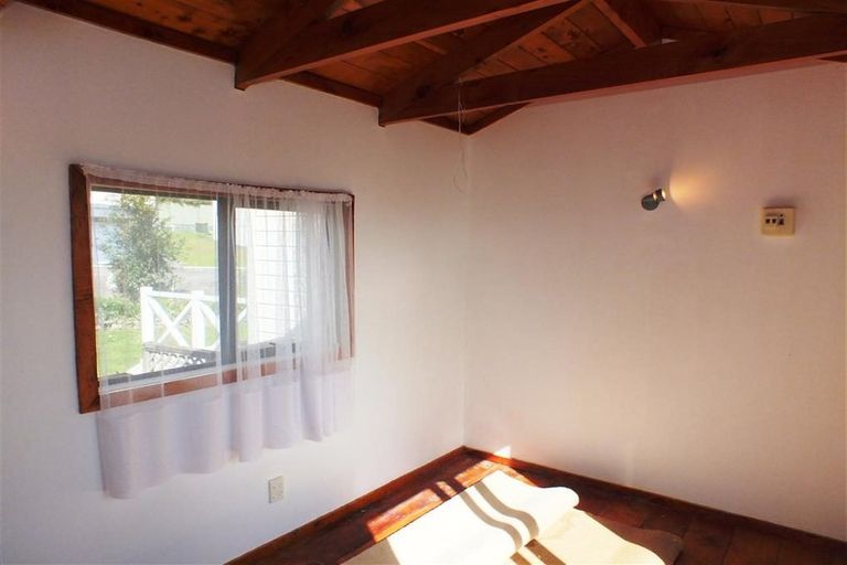 Photo of property in 2/43 Pacific Parade, Army Bay, Whangaparaoa, 0930