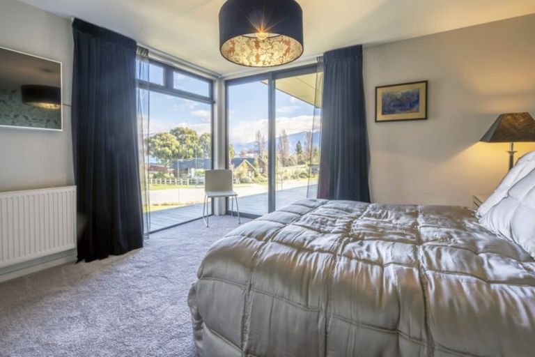 Photo of property in 3 Westview Road, Wanaka, 9305