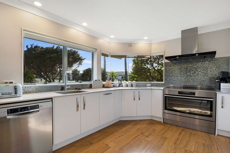 Photo of property in 12 Sandhurst Drive, Papamoa Beach, Papamoa, 3118