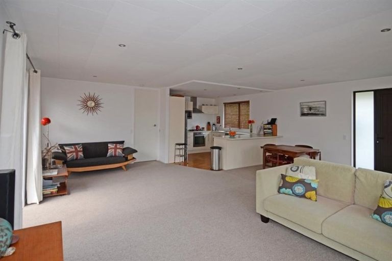 Photo of property in 39 Waimea Road, Waikanae Beach, Waikanae, 5036