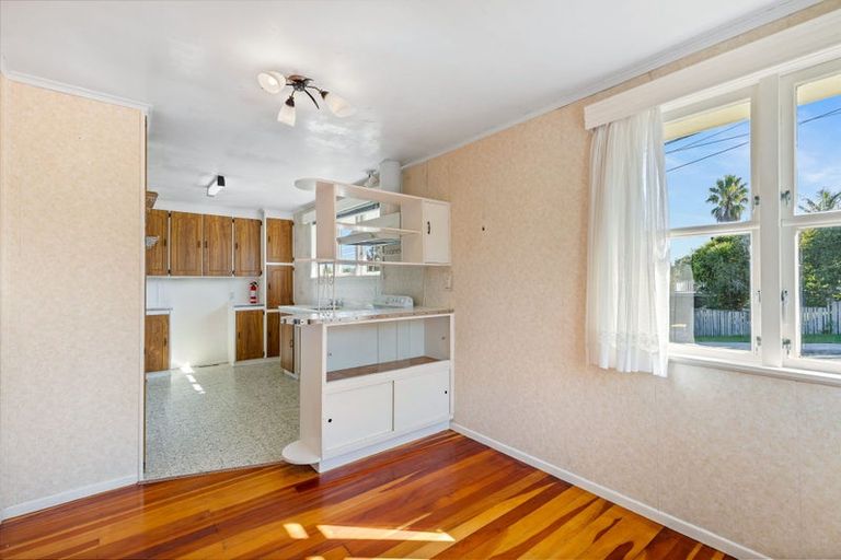 Photo of property in 30 Sylvan Crescent, Te Atatu South, Auckland, 0610