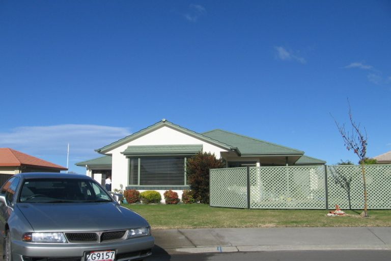 Photo of property in 16 Flemington Place, Taradale, Napier, 4112