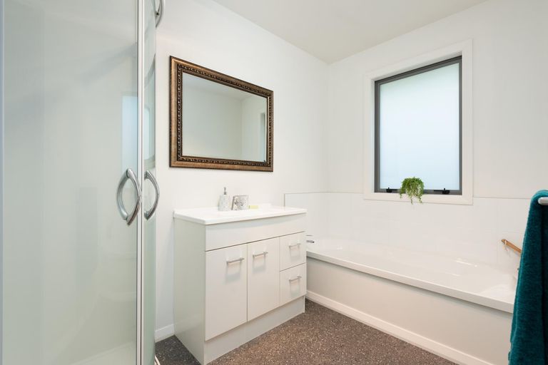 Photo of property in 21 Fairfax Crescent, Pyes Pa, Tauranga, 3112