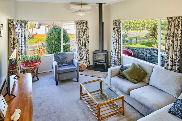 Photo of property in 3 Woolwich Close, Whitby, Porirua, 5024