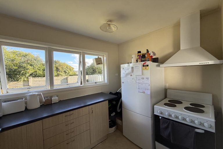 Photo of property in 28 Larissa Avenue, Henderson, Auckland, 0610