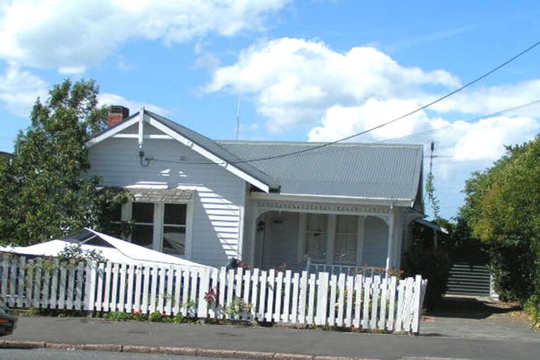 Photo of property in 79 Queen Street, Northcote Point, Auckland, 0627