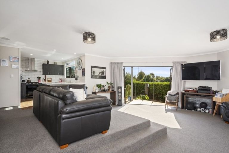 Photo of property in 38 Longstead Avenue, Papamoa Beach, Papamoa, 3118