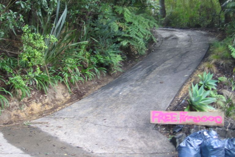 Photo of property in 12 Sylvan Valley Avenue, Titirangi, Auckland, 0604