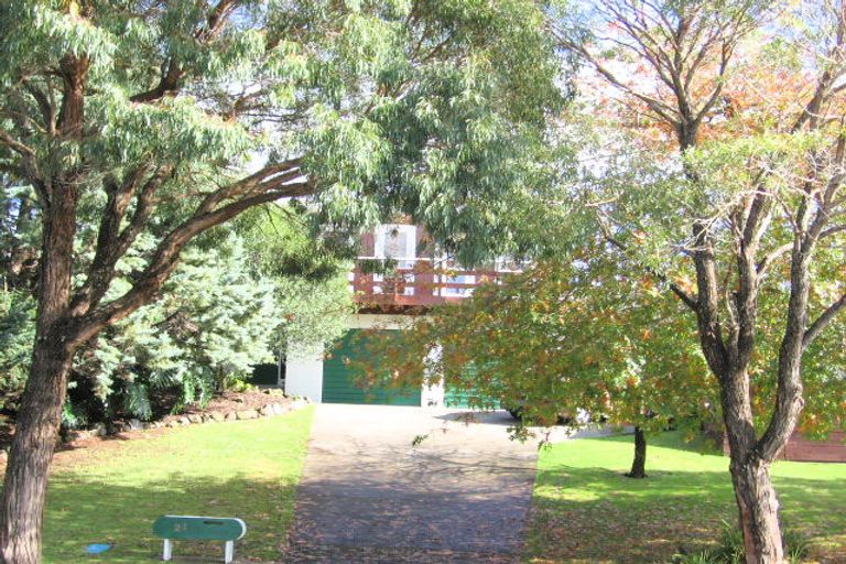 Photo of property in 21 Mirrabooka Avenue, Botany Downs, Auckland, 2010