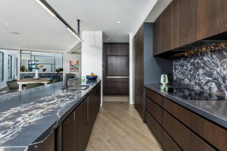 Photo of property in 2 Old Lake Road, Narrow Neck, Auckland, 0624