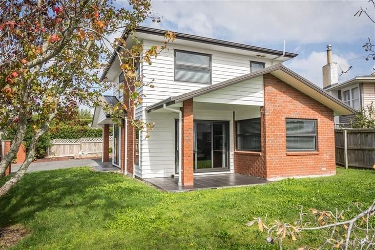 Photo of property in 1 Harding Avenue, Te Atatu South, Auckland, 0610