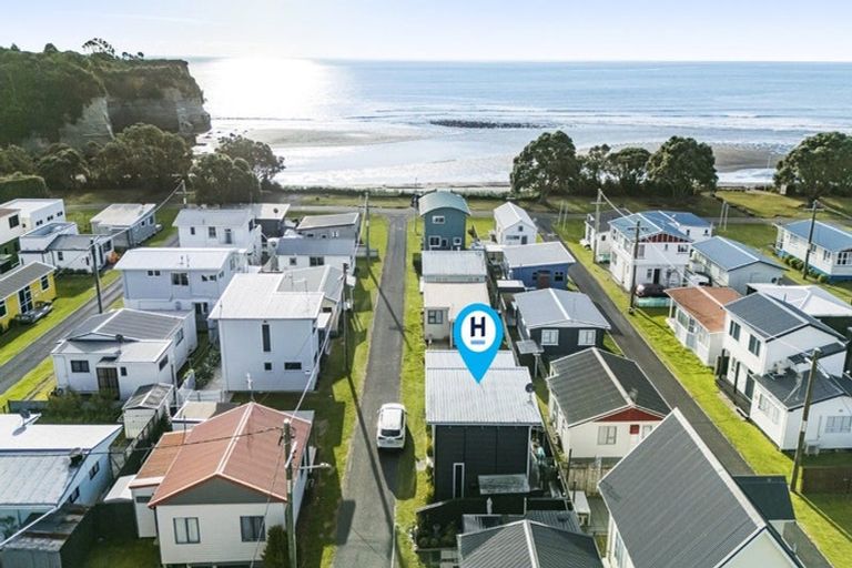 Photo of property in 29 Third Avenue, Urenui, 4377