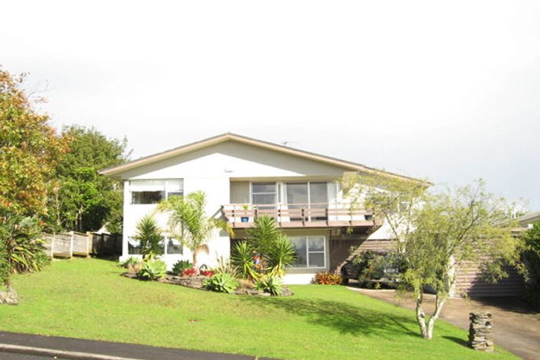 Photo of property in 6 Paisley Street, Mellons Bay, Auckland, 2014