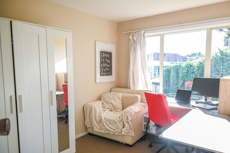 Photo of property in 21 Wildwood Avenue, Wainoni, Christchurch, 8061