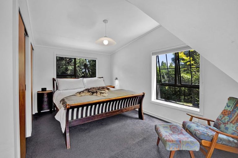 Photo of property in 48 Kairau Road West, Sentry Hill, New Plymouth, 4373