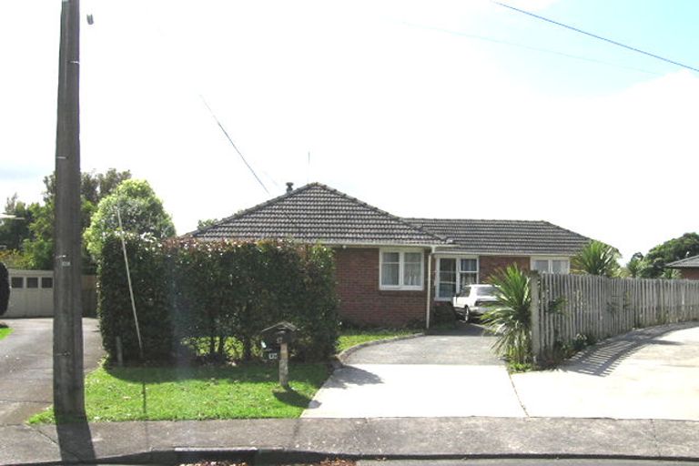 Photo of property in 17 Rixon Place, Te Atatu Peninsula, Auckland, 0610