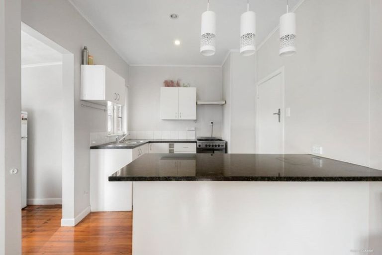 Photo of property in 70 Portage Road, New Lynn, Auckland, 0600