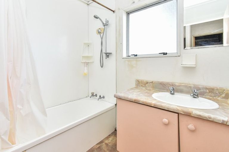 Photo of property in 1/42 Orams Road, Hillpark, Auckland, 2102