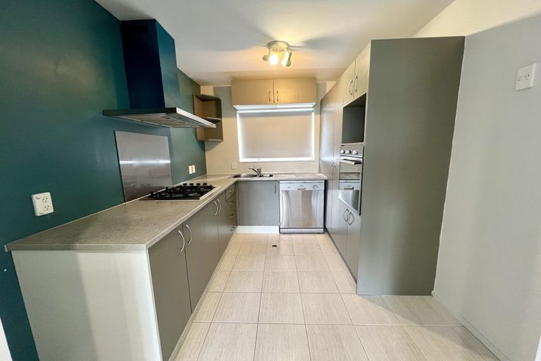 Photo of property in 31/3 Hulme Place, Henderson, Auckland, 0612