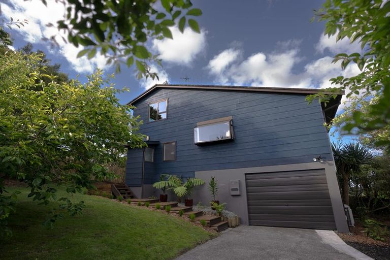 Photo of property in 2/15b Nandana Drive, Glen Eden, Auckland, 0602