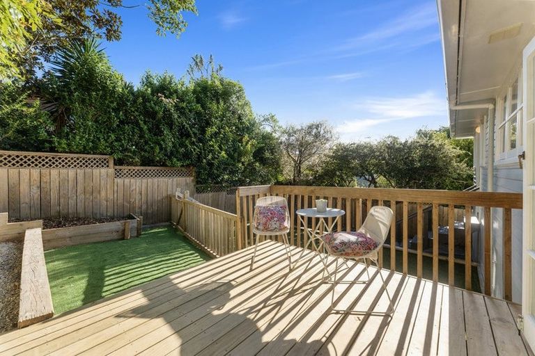 Photo of property in 1/12 Selwyn Crescent, Forrest Hill, Auckland, 0620