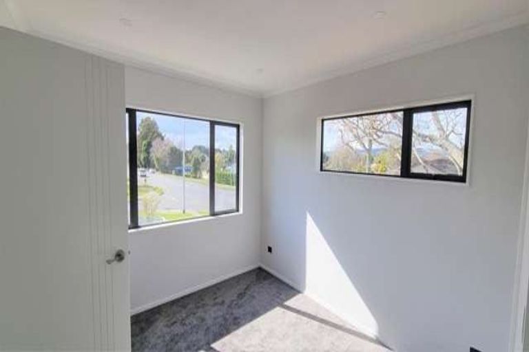 Photo of property in 425a Great South Road, Opaheke, Papakura, 2113