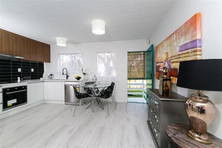 Photo of property in 11/66 Astley Avenue, New Lynn, Auckland, 0600