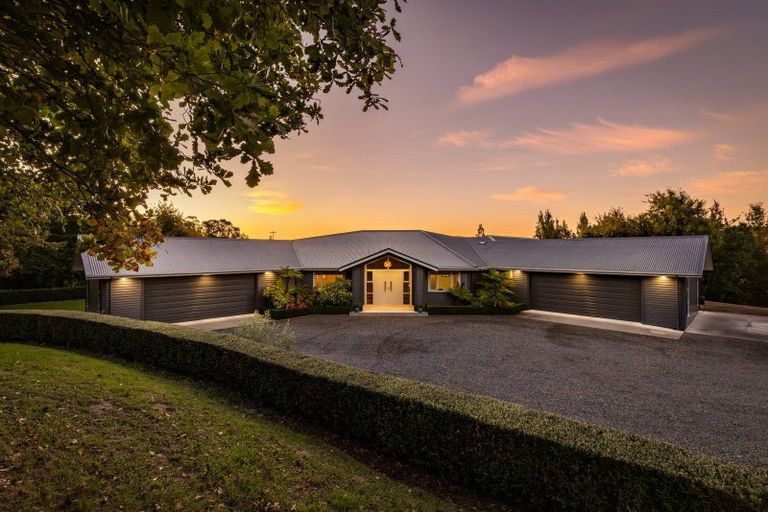 Photo of property in 12 Spur Road, Havelock North, 4130