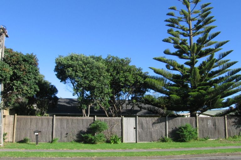 Photo of property in 4 Hughes Street, Waikanae Beach, Waikanae, 5036