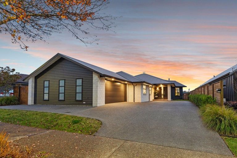 Photo of property in 160 Lakes Boulevard, Pyes Pa, Tauranga, 3112