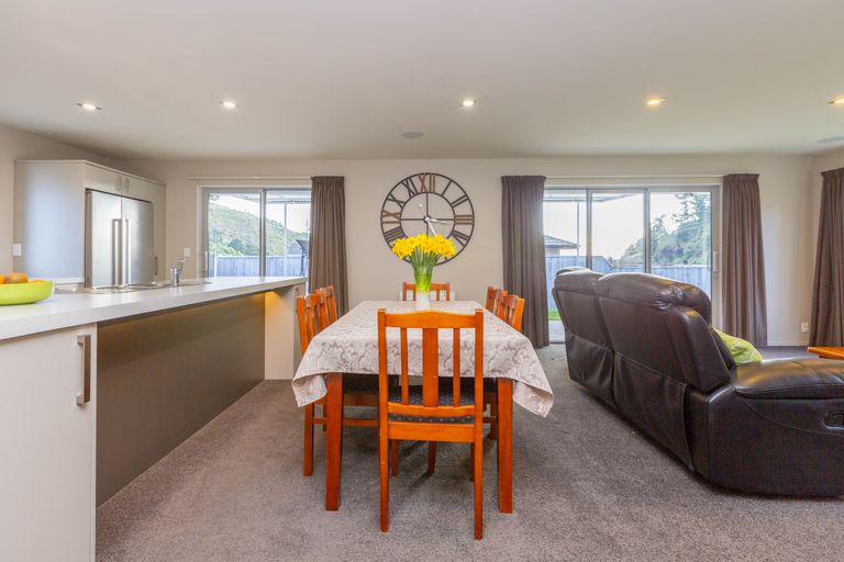 Photo of property in 3 Tussock Place, Stoke, Nelson, 7011