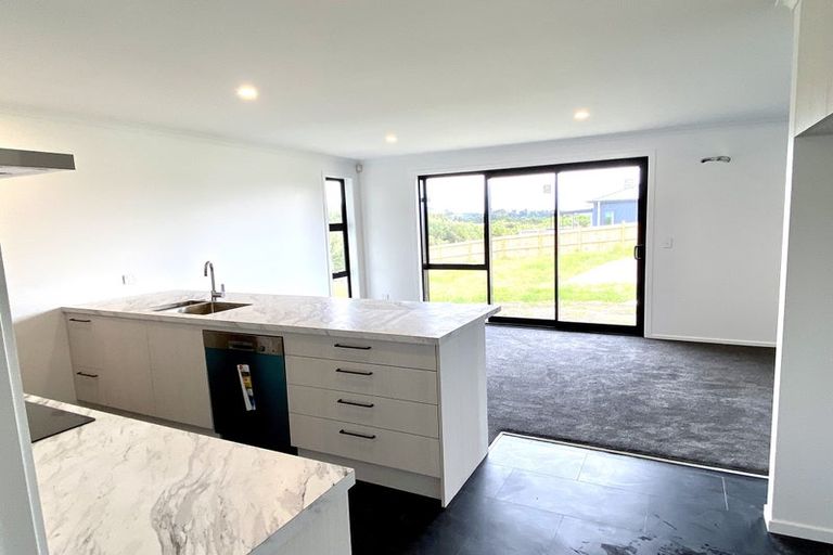 Photo of property in 19 Tahuna Minhinnick Drive, Glenbrook, Waiuku, 2681