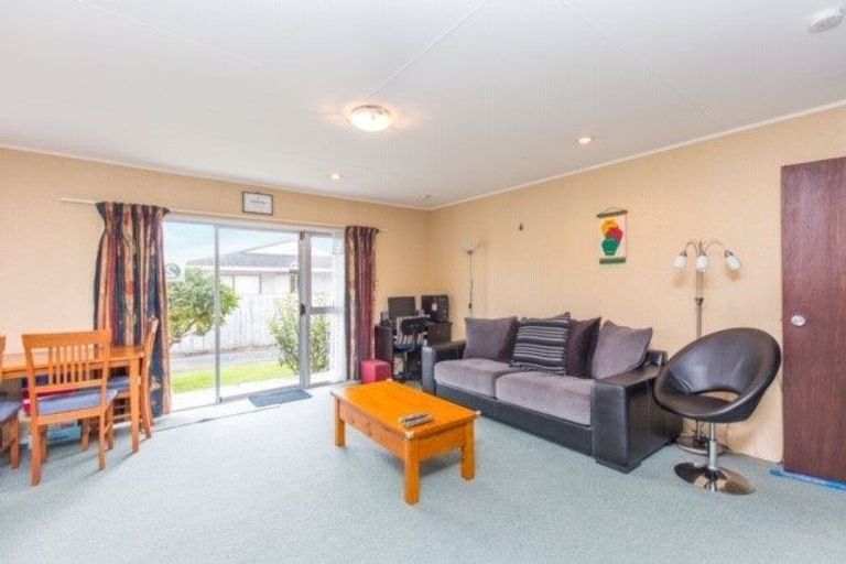 Photo of property in 2/50 Kenderdine Road, Papatoetoe, Auckland, 2025