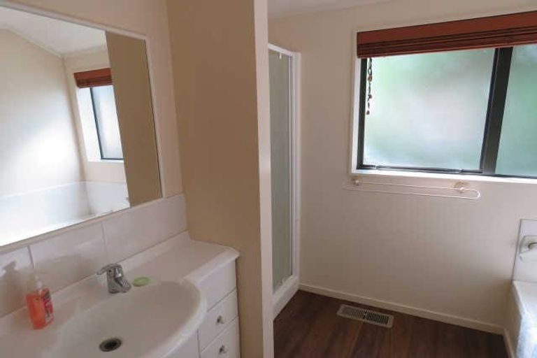 Photo of property in 4 Akona Lane, Hamilton East, Hamilton, 3216