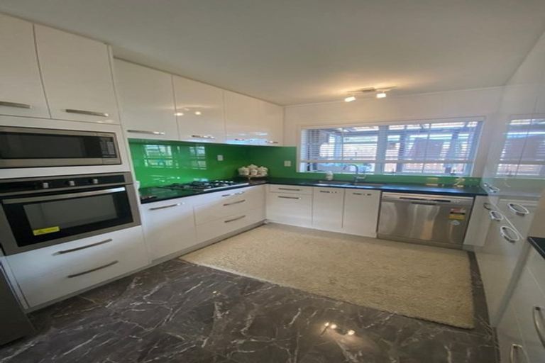 Photo of property in 121 Everglade Drive, Totara Heights, Auckland, 2105