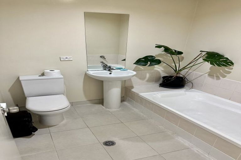 Photo of property in 2/49 Henderson Valley, Henderson, Auckland, 0612