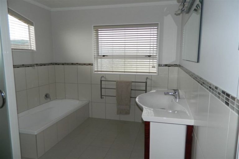 Photo of property in 10 Webb Avenue, Levin, 5510